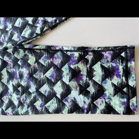 Victoria's Secret VSX Sport Large Leggings Green Purple Print Cropped Capri - Picture 7 of 12